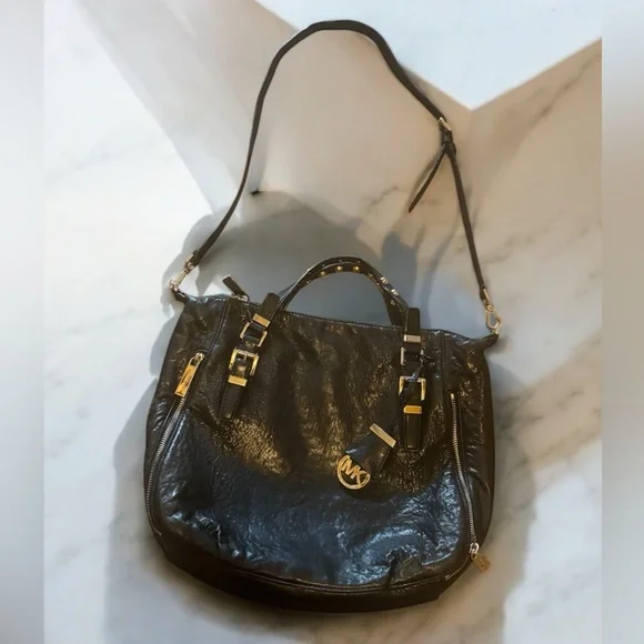 Michael Kors Women's Uptown Astor Wide Studded Shoulder Bag (EUC) - Picture 2 of 6